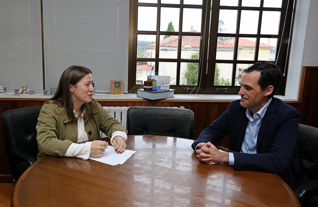 La Xunta pondrá a disposición de los ayuntamientos de Boimorto y Boqueixón un nuevo programa formativo sobre disciplina urbanística para técnicos municipales