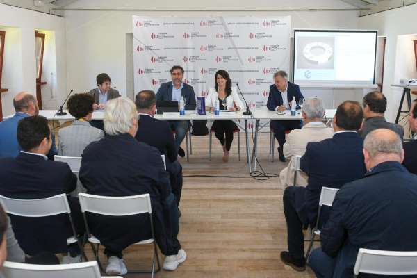 La conselleira Martínez Allegue llama a unir esfuerzos entre las administraciones públicas y los actores privados para facilitar el acceso de los ciudadanos a la vivienda