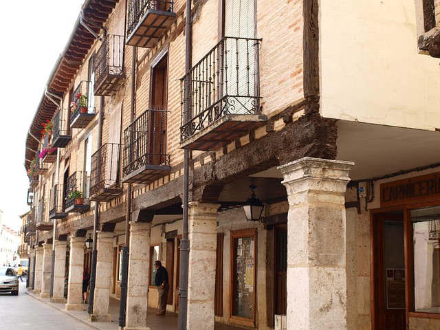 Publicado el decreto que modifica las normas de habitabilidad de Galicia y facilitará la reconversión de bajos comerciales en viviendas