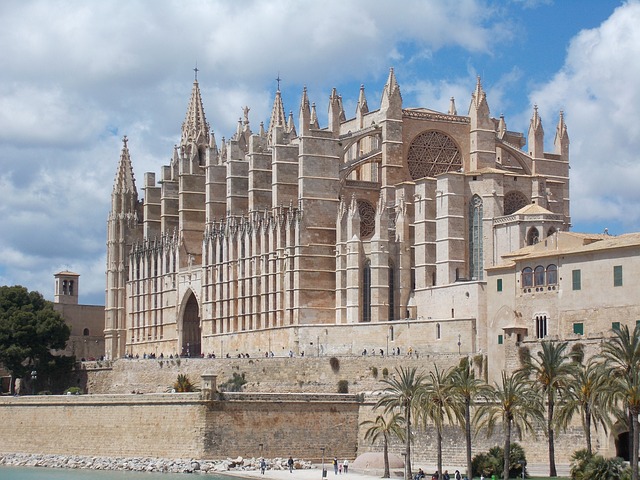 Baleares, Marbella y Costa Brava se sitúan entre los mejores destinos del mundo para adquirir una vivienda de uso vacacional según la inmobiliaria Savills