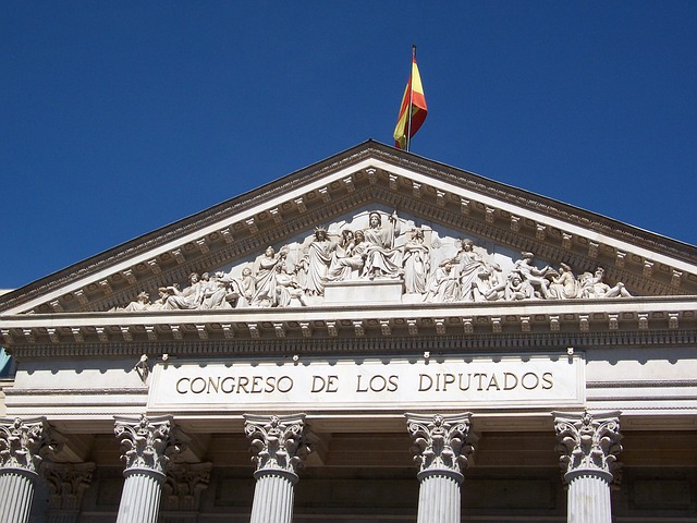 El gobernador del Banco de España reclama mayor protección jurídica para los propietarios