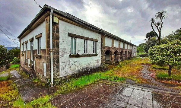Abierto el proceso para transformar en viviendas sociales un centro médico de Carballedo