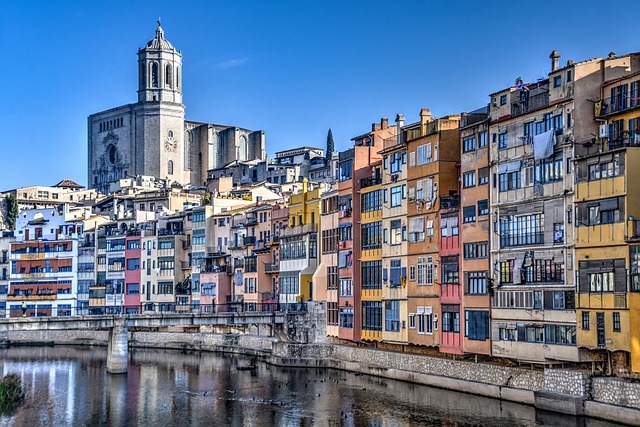 La Generalitat aprueba una nueva regulación para las viviendas turísticas: limita a 10 licencias por cada 100 habitantes