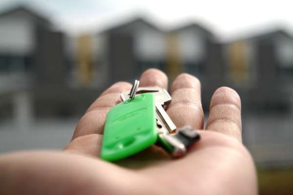 Cataluña aprueba un decreto para evitar que los propietarios de vivienda esquiven el límite de precios a través de los alquileres de temporada