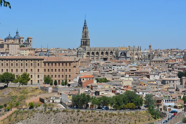A cidade de Madrid acumulará máis de mil locais comerciais convertidos en vivenda este ano