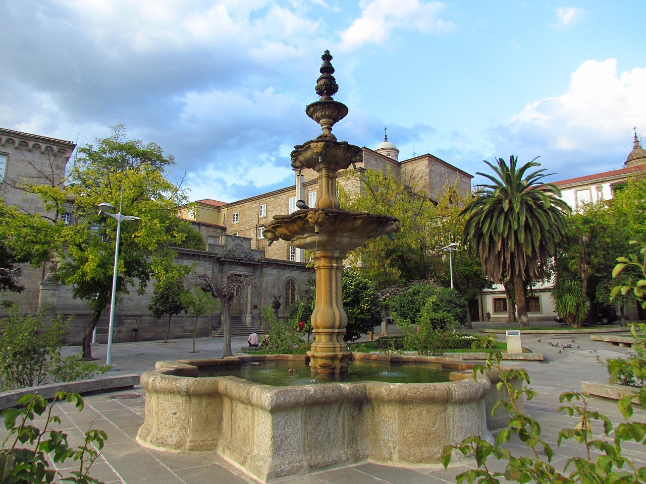 El Peri del casco histórico de Ourense se encuentra lejos de cumplir sus objetivos en materia de rehabilitación 27 años después de su aprobación