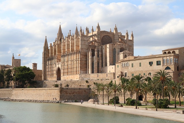 El precio de los bajos comerciales se dispara en Palma, Baleares, debido a las facilidades para reconvertirlos en viviendas