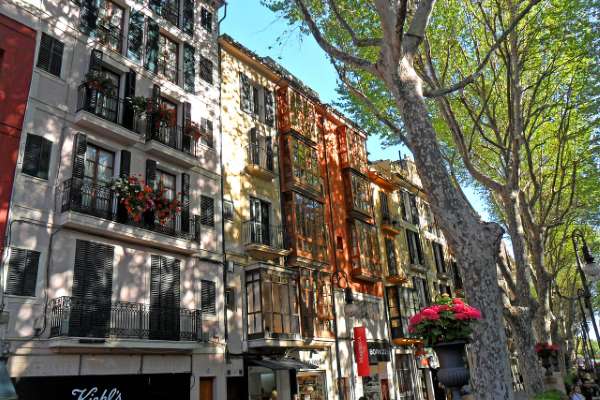 Baleares aprueba una lei que introduce la Vivienda de Precio Limitado y regula la actividad inmobiliaria