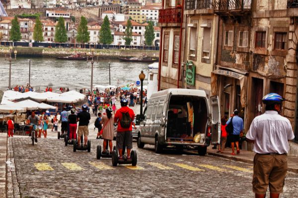 En Portugal los pisos turísticos pagarán un impuesto extraordinario y desaparecerán los "visados de oro" por realizar inversiones inmobiliarias