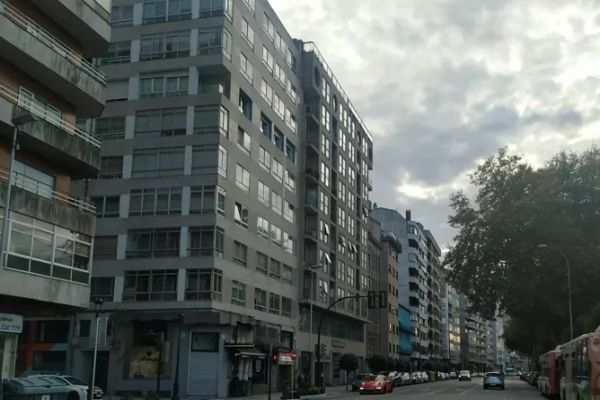 El mercado de la vivienda se frena en Vigo por la oferta limitada, los precios inflados y la compra escasa
