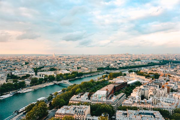 París sopesa limitar a actividade de plataformas de pisos turísticos na cidade