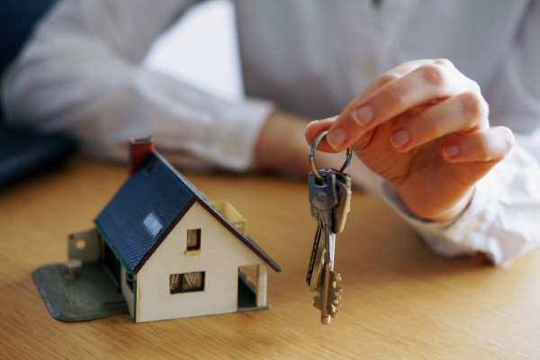 El INE muestra un descenso de la compraventa de viviendas en Galicia del 22% en mayo