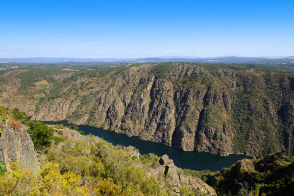 La Xunta recibe 67 solicitudes de ayudas para rehabilitar o construir viviendas en la ARI de la Ribeira Sacra
