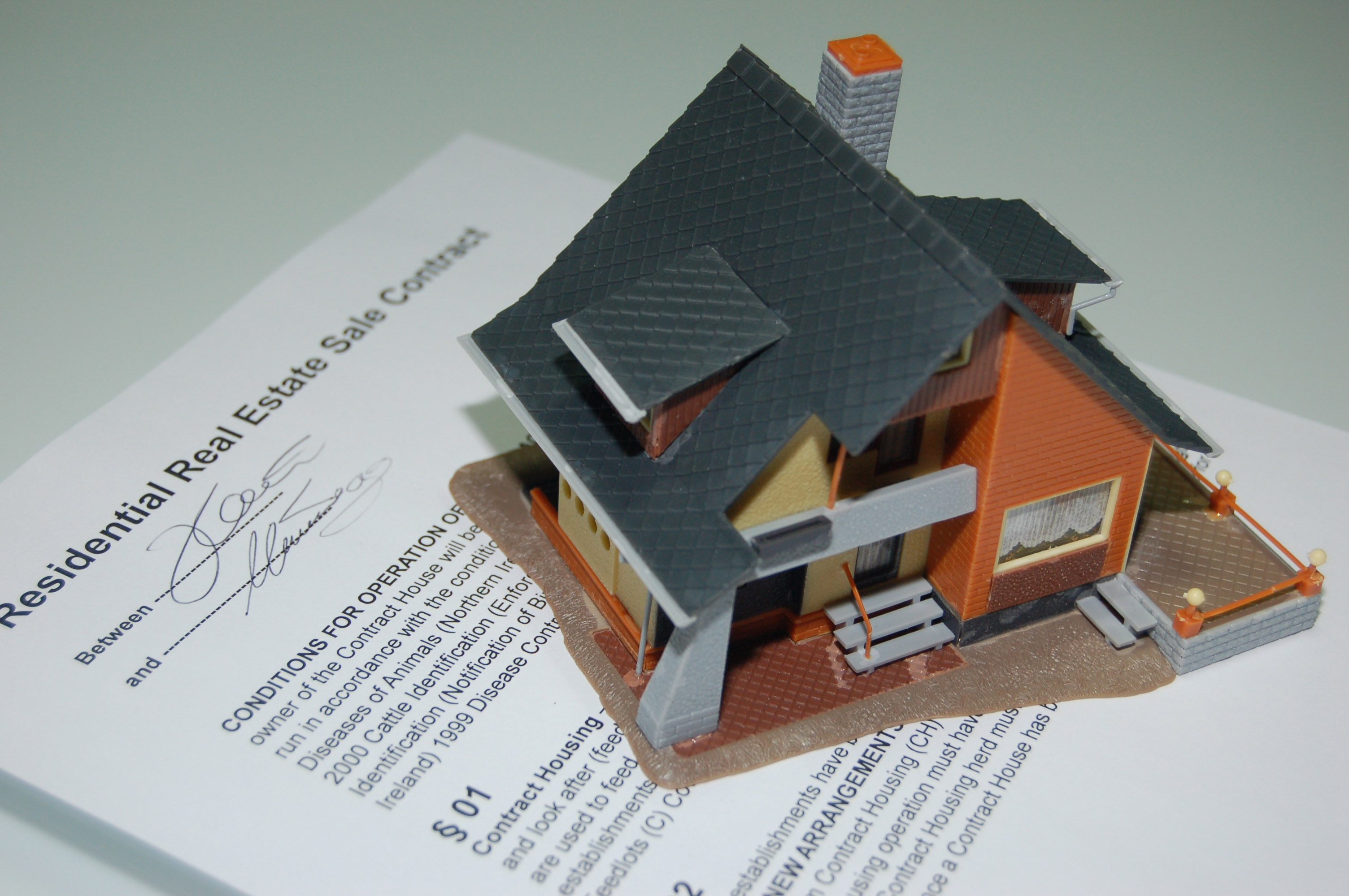 La compraventa de viviendas en España cae un 14,5% interanual en el mes de junio