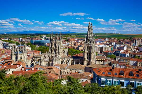 As vendas do mercado inmobiliario caen nun 15% en Santiago, segundo Fomento