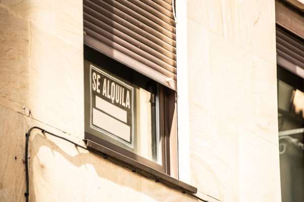 Según un estudio de Idealista, la oferta de vivienda se redujo un 6% interanual en el primer trimestre de 2024